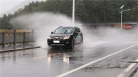 梦见下雨天开车出门（梦到下雨天开车出车祸是什么梦）