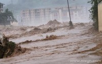 梦见大水
来了各人
一起逃（梦见大水
来了在逃生周公解梦）