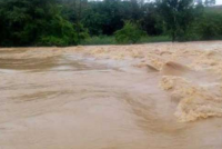 梦见下雨家里发洪流
（梦见下大雨家中满是
水）